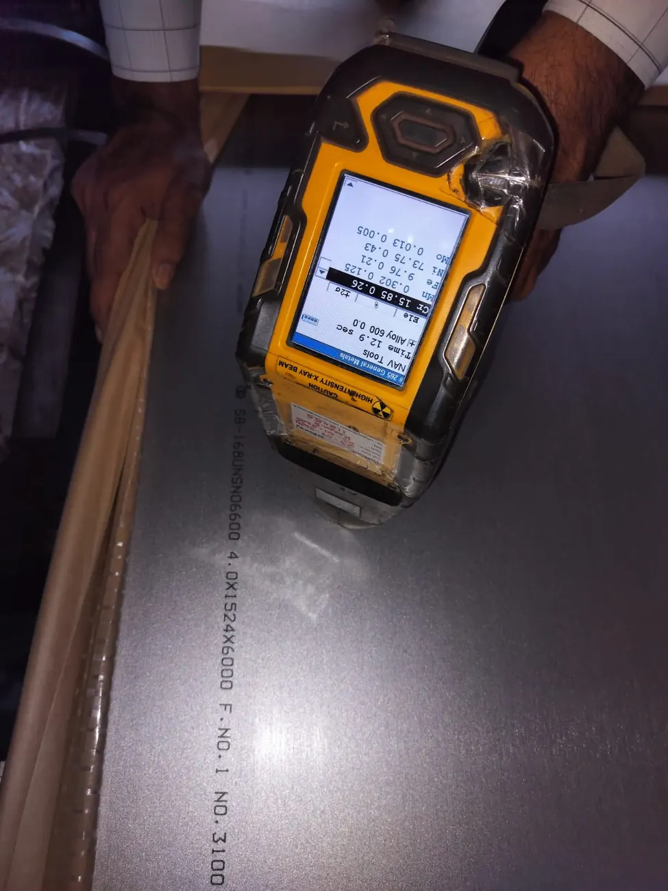 XRF readout on 4 mm Alloy 600 showing nickel 73.75, chromium 15.85 and iron 9.76 percent
